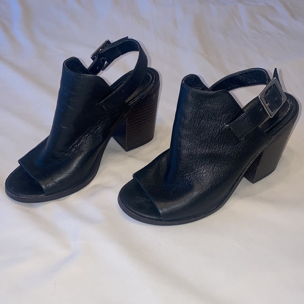 Steve Madden black leather heels - open toe with buckle